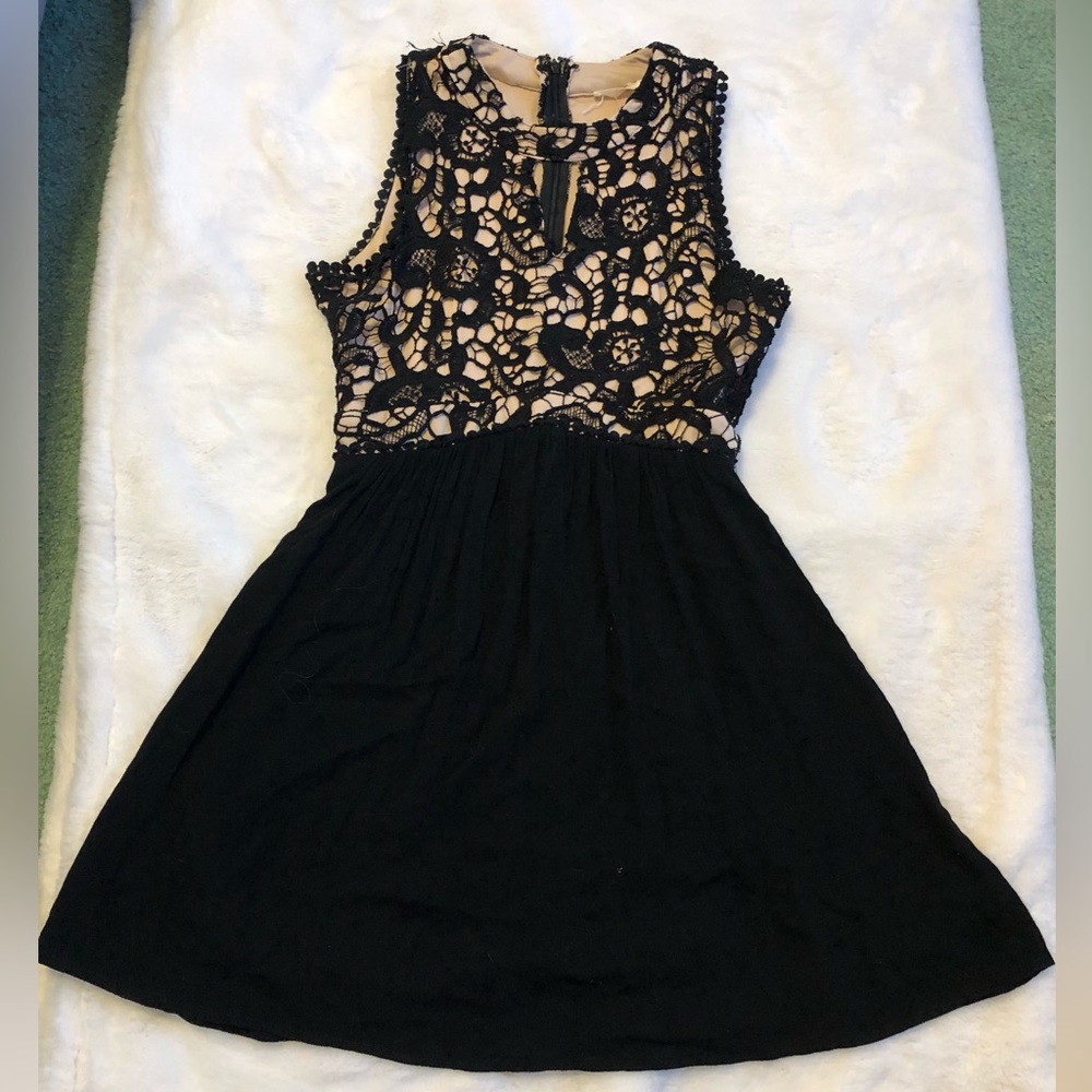 NWT Blu Pepper Women’s Lace Mini Formal Dress